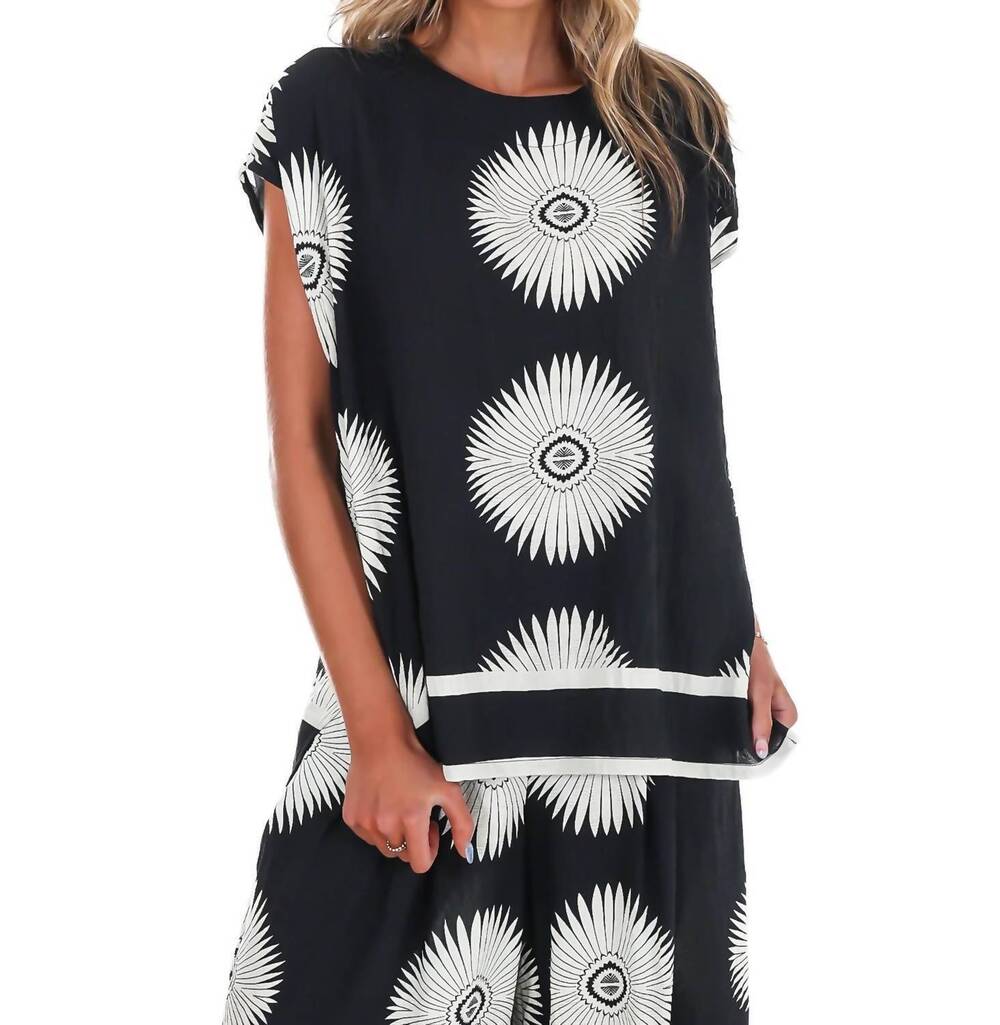NEW UMGEE women's weekend gallery abstract top in black - Picture 4 of 9